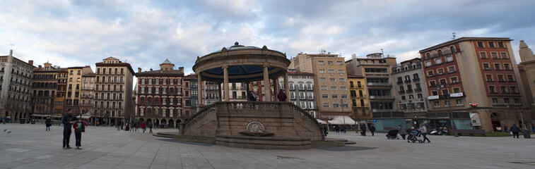 Paesi Baschi, Spagna: i palazzi e Plaza del Castillo, la Piazza del Castello, il centro nevralgico...