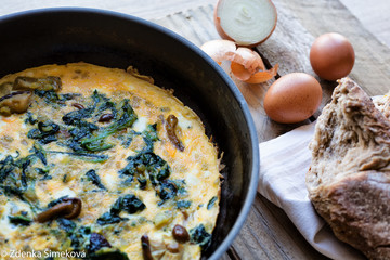 Omelette with wild mushrooms and spinach, view from above