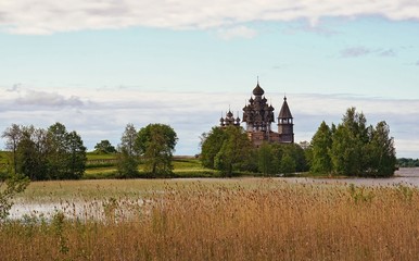 Obraz premium The reserve Museum Kizhi on lake Onega