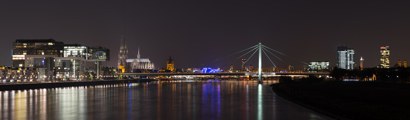 Fototapeta na wymiar Köln Panorama mit Kölner Dom
