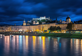 Obraz premium View on Salzburg and its castle in Austria