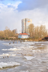 Fototapeta na wymiar Neva River on the outskirts of St. Petersburg.