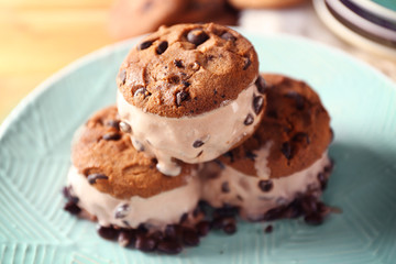 Fototapeta na wymiar Delicious cookies with ice cream and chocolate chips on plate, closeup
