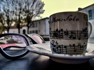 Fototapeta na wymiar Coffee break in the afternoon with a musical note cup