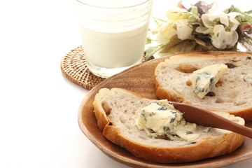 walnut and dried fruit bread