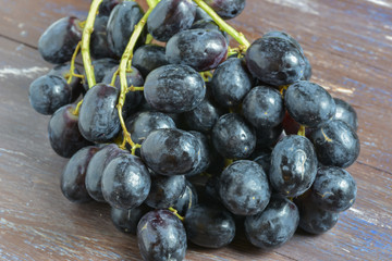  Dark grapes bunch