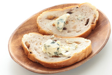 blue cheese on french bread