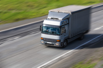 Obraz na płótnie Canvas truck moves on highway