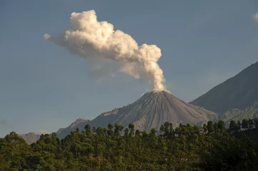 Wandaufkleber Volcano in Guatemala © javier_garcia