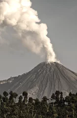 Deurstickers Volcano in Guatemala © javier_garcia