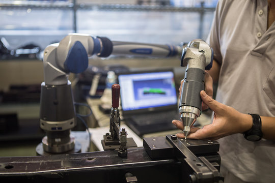 Inspection operator is check gap and dimension part in car factory