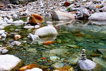 Gebirgsbach im Tessin