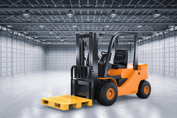 forklift truck with yellow pallet
