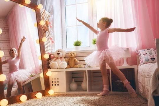 Fototapeta girl dreams of becoming a ballerina