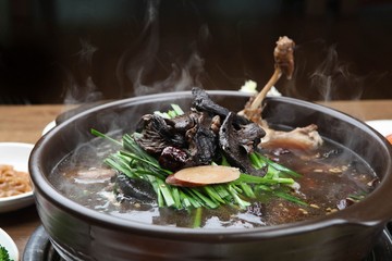 neungi beoseot ori baeksuk.  Boiled Duck with Scorched Rice