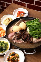 neungi beoseot ori baeksuk.  Boiled Duck with Scorched Rice