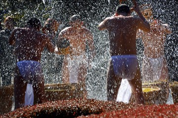 Mizugori (in japanese) - to purify oneself by pouring cold water upon oneself.