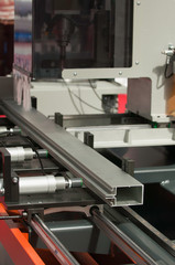 Industrial cutting machine