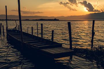 Fototapeta premium Silhouette boat in the lake