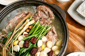 hanbang ori baeksuk. Boiled Duck with Rice and Medicinal Herbs