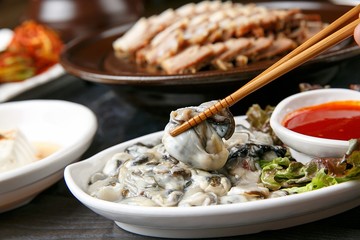 Napa Wraps with Oysters. gul bossam