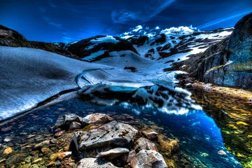 Runde Alu-Dibond Bilder Gletscher Folgefonna mountain glacier reflected in the water, Norway, spectacular nightfall.