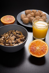 colazione: mele, noci e cerali