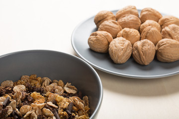 Colazione: noci e cereali