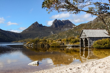 Beautiful mountain scenery, Dove Lake with boat shed, Cradle Mountain NP, Tasmania