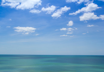 Fototapeta na wymiar sea and blue sky in summer at Hua HIn beach, Thailand