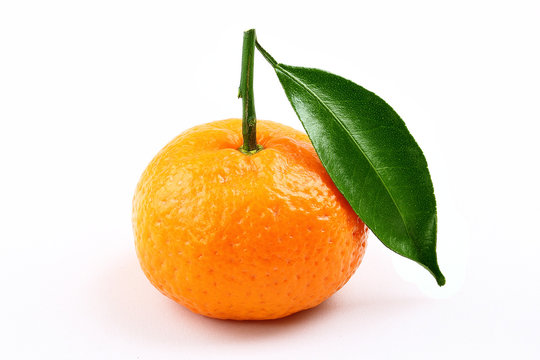 mandarine with leaf