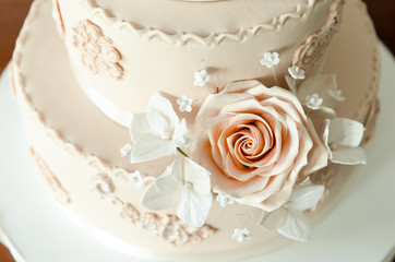 Delicate wedding cake
