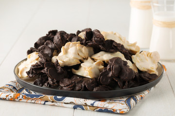 çikolata kaplı kurabiye