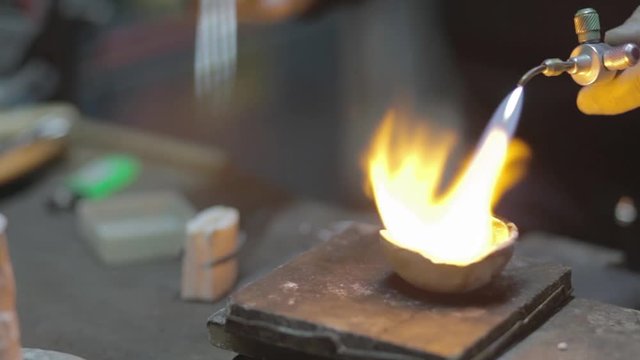 jewel craft melts and mixes gold with silver