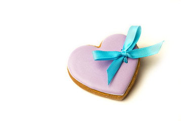 Cookies in the shape of a heart with a bow