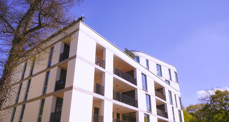 Obraz premium Modernes Wohngebäude in Deutschland