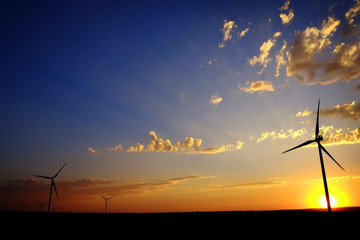 Obraz premium Windmill for Generating Power Wind Blowing Sky Clouds Sunset Sunrise