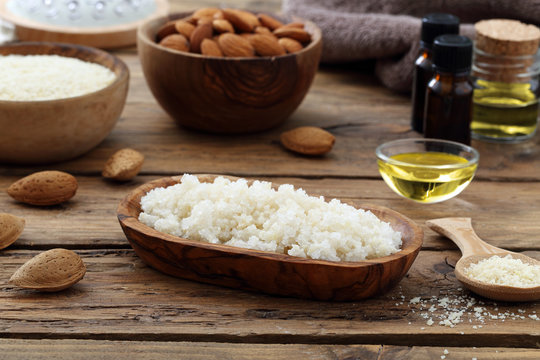 mandole maschera esfoliante per la cura della pelle