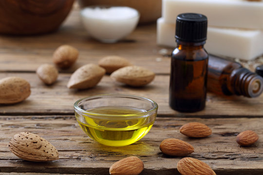 mandole olio ed essenza per la cura della pelle