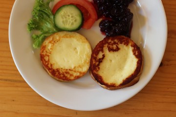 fried cheese with cranberry, lunch