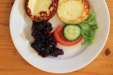 fried cheese with cranberry, lunch