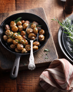 Tarragon button mushrooms in frying pan