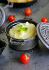 mashed potatoes with cherry tomatoes