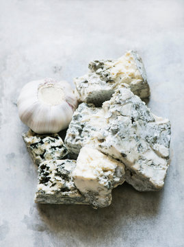 Garlic, blue cheese