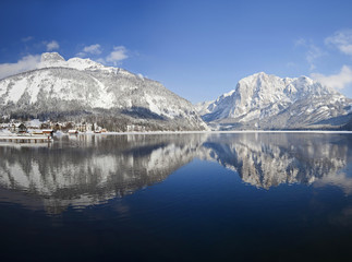 Fototapeta na wymiar Der Altausseer See mit Loser und Trisselwand