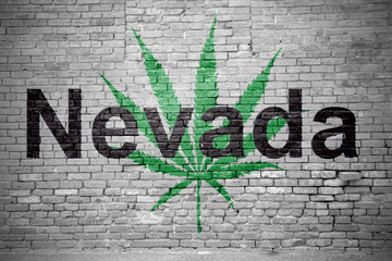 Hanfblatt Nevada Cannabis an Ziegelsteinmauer