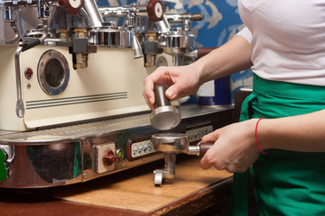 barista woman preparing coffee