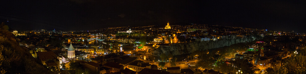 Fototapeta na wymiar Tbilisi nocą