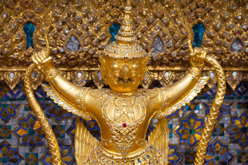 Fototapeta na wymiar Garuda Wat Phra Kaew