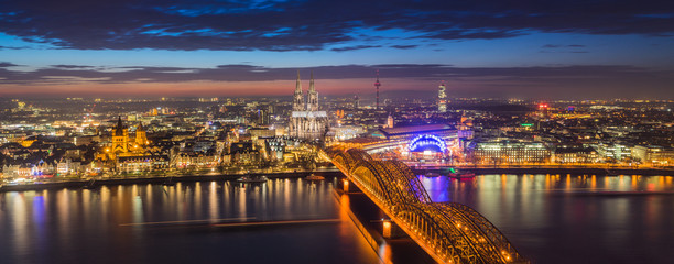K&ouml;ln bei Sonnenuntergang